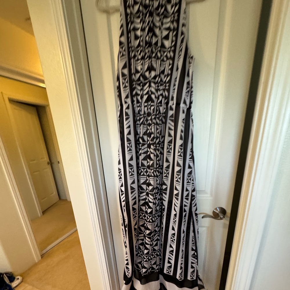 Maxi flowy black and white dress.